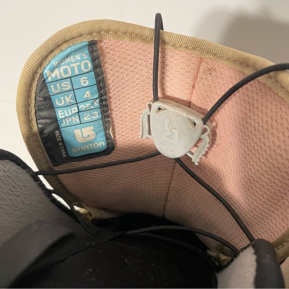 Burton Moto Snowboarding Boots- Women’s size 6 - Picture 10 of 15